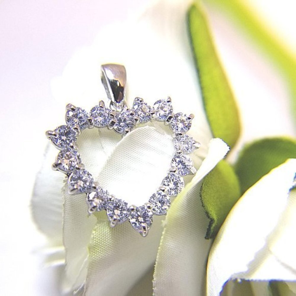 925 AAA Rated 16 Brilliant White CZ's Sterling Heart Necklace NWT - Picture 6 of 10